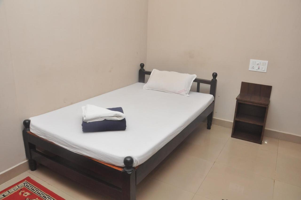 Hotel Temple City Papanasam Екстериор снимка