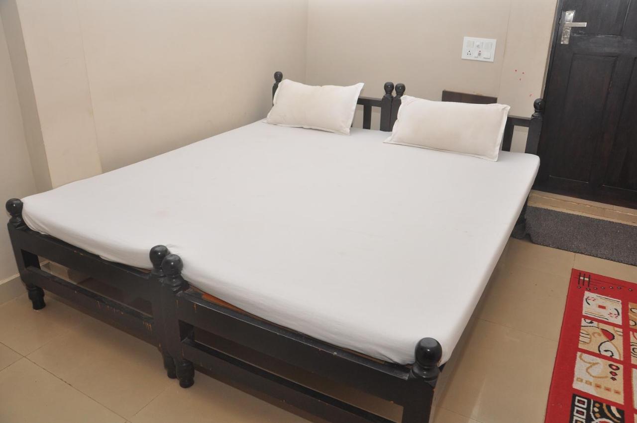 Hotel Temple City Papanasam Екстериор снимка